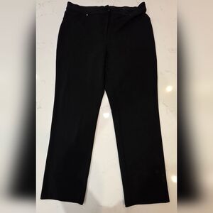 The Chico's Women's Black Pants Size 2 Shorts- Item 084 A-1 are stylish ankle-le